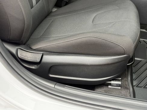 Certified 2025 Hyundai Elantra SE FWD image 27