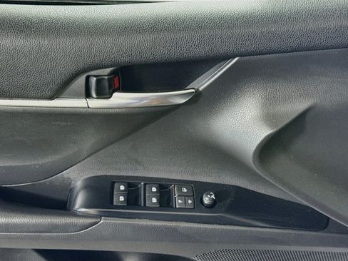 Used 2020 Toyota Camry LE FWD image 23