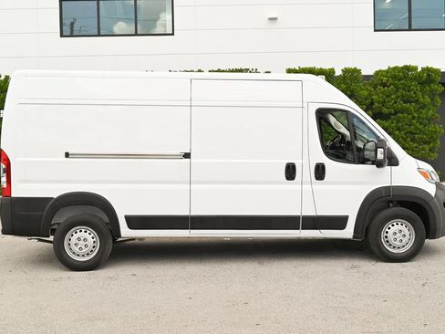 Used 2024 RAM ProMaster 2500 w/ Convenience Group FWD image 8