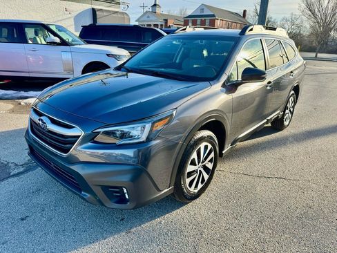 Used 2020 Subaru Outback Premium image 2