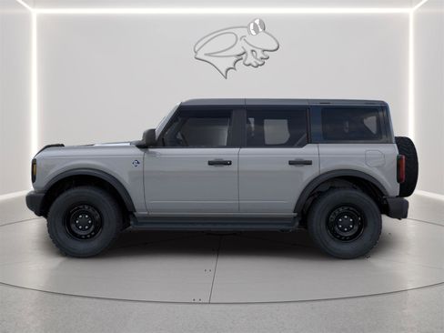 New 2026 Ford Bronco Outer Banks image 3