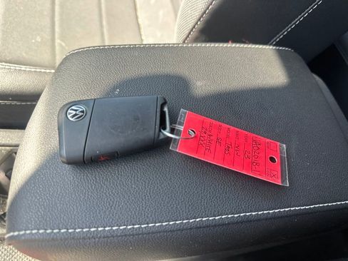 Used 2023 Volkswagen Taos SE image 15