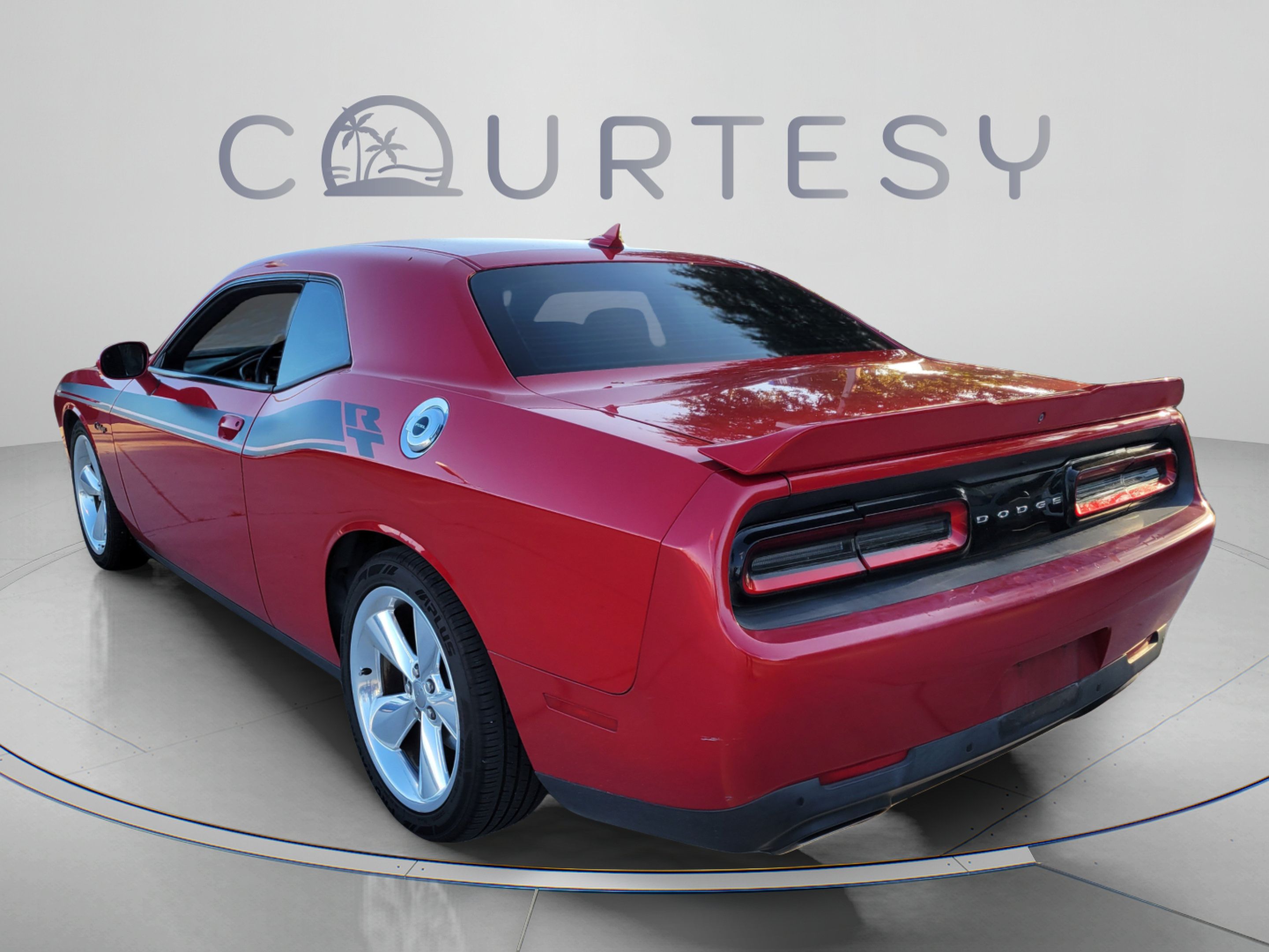Used 2015 Dodge Challenger R/T Plus RWD image 2