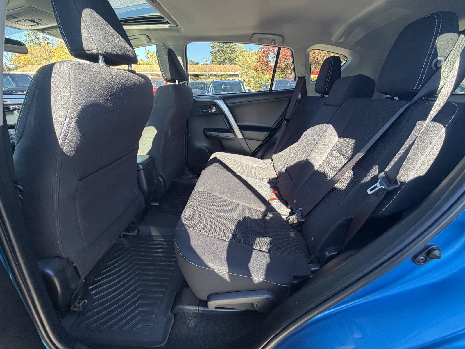 Used 2017 Toyota RAV4 XLE AWD/4WD image 25