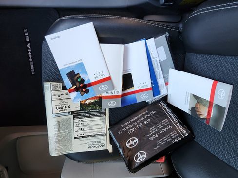 Used 2014 Toyota Sienna SE image 12