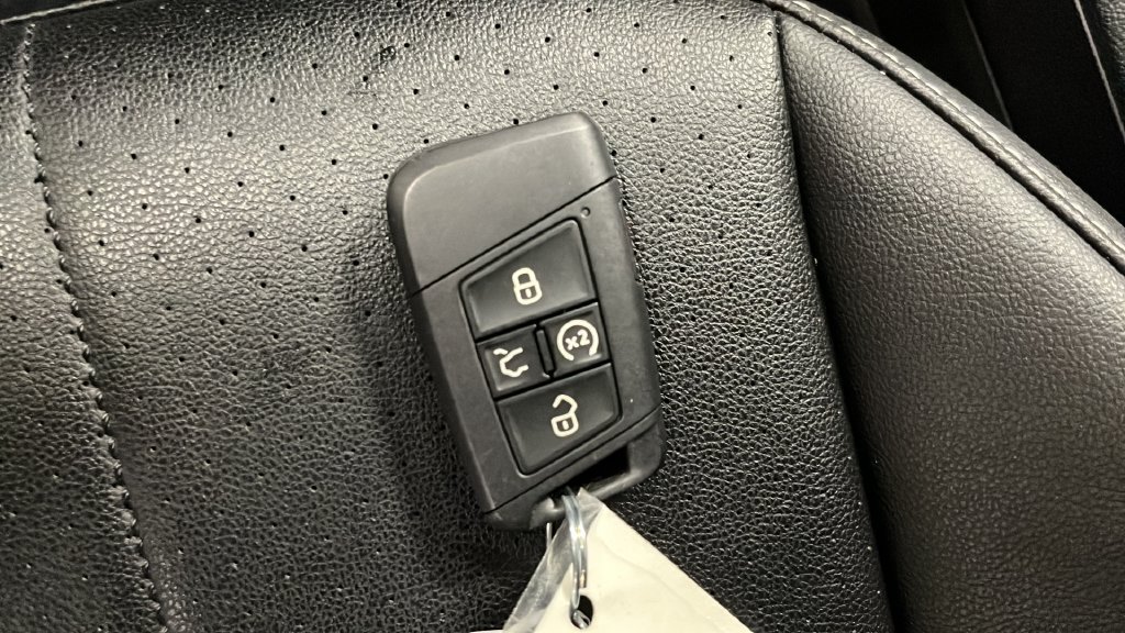 Used 2022 Volkswagen Tiguan SE AWD/4WD image 37