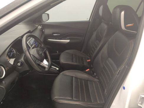 Used 2018 Nissan Kicks SR w/ Premium Package FWD image 17