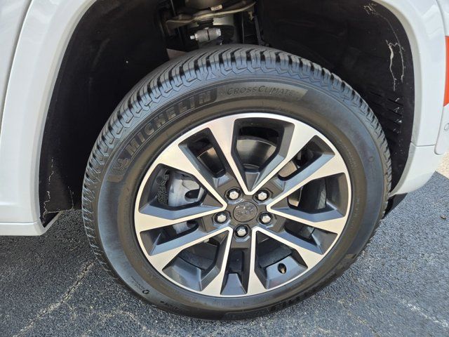 Used 2023 Jeep Grand Cherokee L Overland AWD/4WD image 45