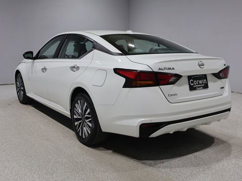 Used 2024 Nissan Altima 2.5 SV AWD/4WD image 5