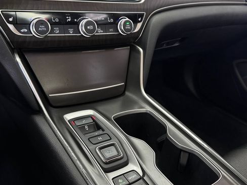 Used 2018 Honda Accord EX image 20