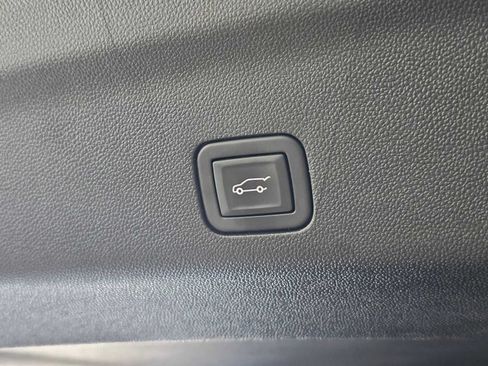 Used 2024 GMC Yukon XL Denali w/ Advanced Technology Package AWD/4WD image 18