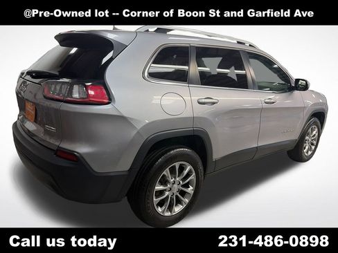 Used 2019 Jeep Cherokee Latitude Plus w/ Cold Weather Group AWD/4WD image 10