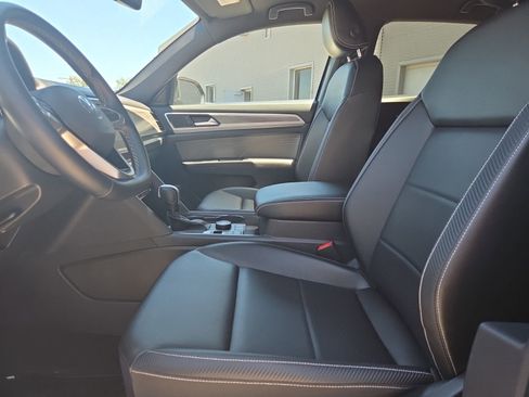 Certified 2023 Volkswagen Atlas Cross Sport SE AWD/4WD image 18