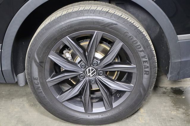 Used 2023 Volkswagen Tiguan SE FWD image 40
