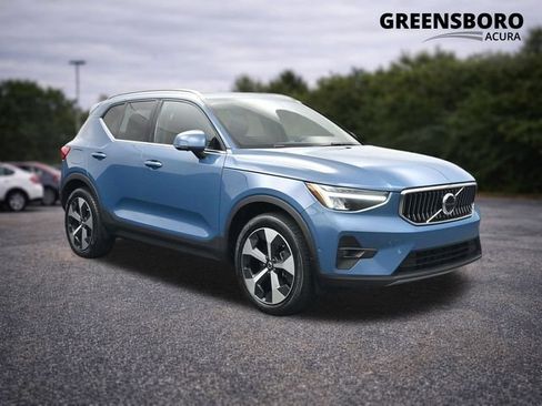 Used 2024 Volvo XC40 B5 Plus AWD/4WD image 1