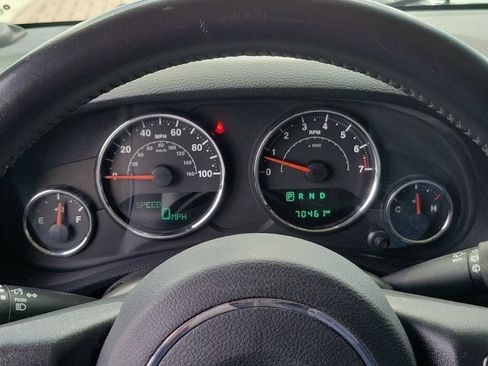 Used 2018 Jeep Wrangler Sport w/ Connectivity Group AWD/4WD image 25