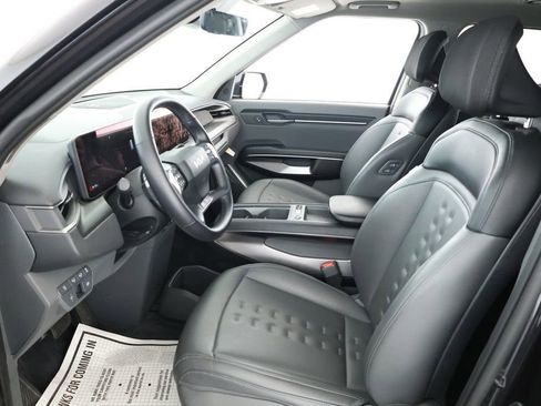 Used 2025 Kia EV9 Wind image 17