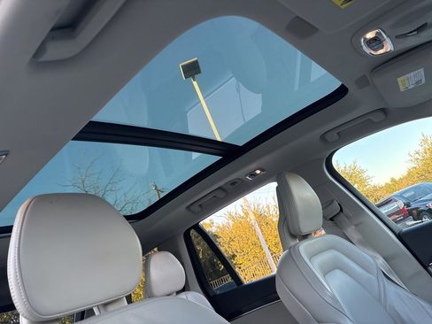 Used 2018 Volvo XC90 T6 Momentum w/ Convenience Package image 11