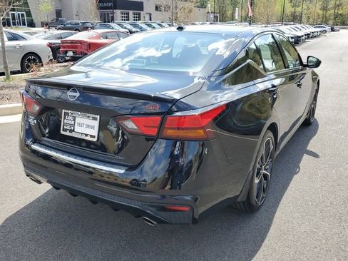 Used 2023 Nissan Altima 2.5 SR w/ SR Premium Package FWD image 4