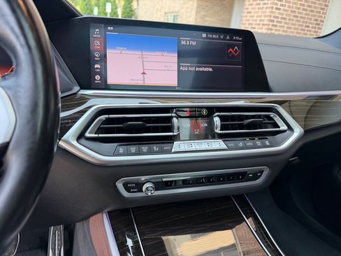 Used 2019 BMW X5 xDrive50i w/ M Sport Package AWD/4WD image 12