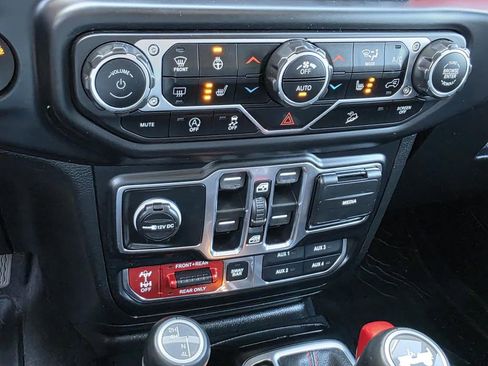 Used 2020 Jeep Wrangler Unlimited Rubicon w/ Dual Top Group AWD/4WD image 23