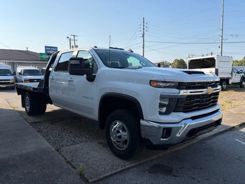 Used 2024 Chevrolet Silverado 3500 LT w/ Convenience Package AWD/4WD image 3