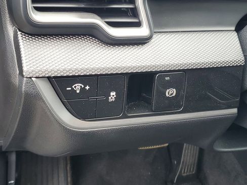 Used 2024 Kia Sportage LX image 20