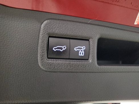 Used 2022 Toyota Venza Limited image 11