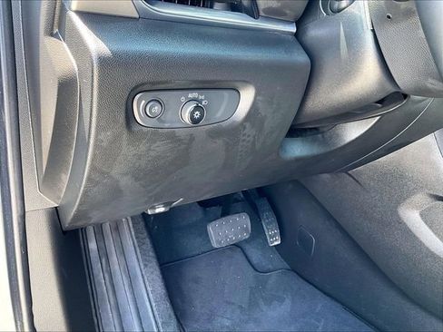 Used 2023 Chevrolet Traverse LT AWD/4WD image 31