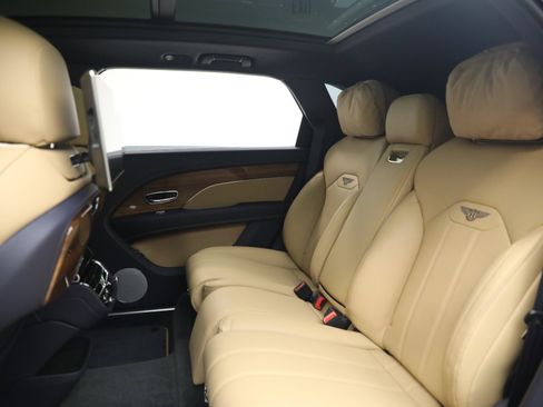 Certified 2024 Bentley Bentayga Extended Wheelbase image 20