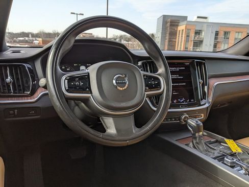 Used 2021 Volvo V60 T5 Cross Country image 14