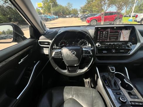 Used 2021 Toyota Highlander Platinum AWD/4WD image 12
