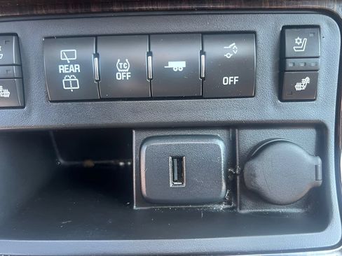 Used 2017 Chevrolet Traverse Premier AWD/4WD image 26
