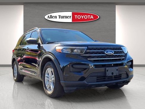 Used 2024 Ford Explorer XLT image 2