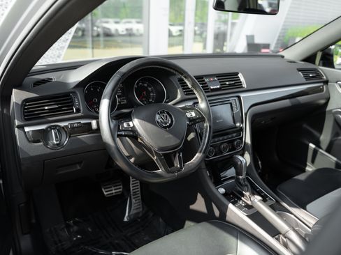 Used 2018 Volkswagen Passat GT FWD image 10