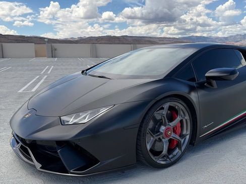 Used 2018 Lamborghini Huracan Performante AWD/4WD image 8