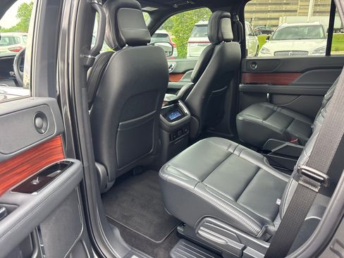 Certified 2024 Lincoln Navigator Premiere AWD/4WD image 27