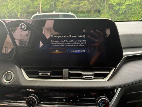 Used 2025 Chevrolet Equinox LT FWD image 20