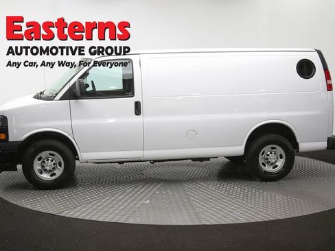 Used 2021 Chevrolet Express 3500 w/ Driver Convenience Package RWD image 55