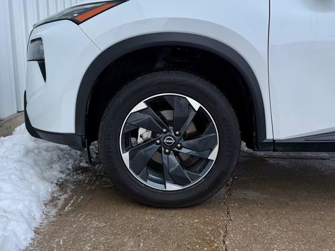 Used 2024 Nissan Rogue SV image 33