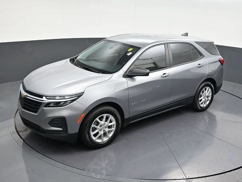 Used 2023 Chevrolet Equinox LS FWD image 17