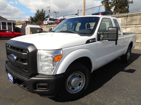 Used 2014 Ford F250 XL image 3