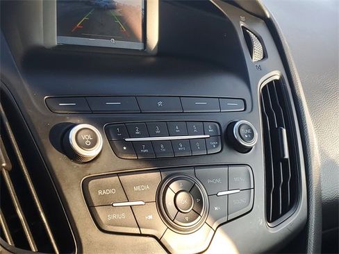 Used 2018 Ford Focus SE image 18