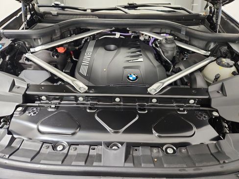 Used 2024 BMW X7 xDrive40i w/ Premium Package image 51