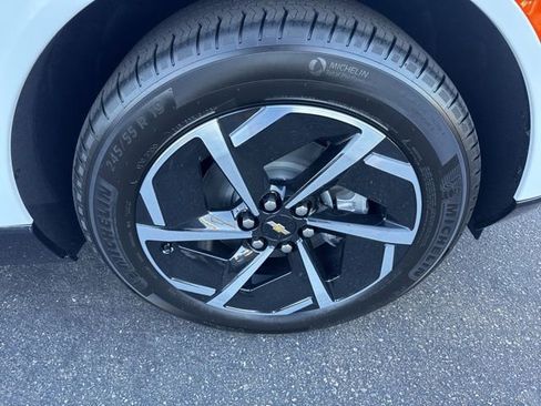 New 2025 Chevrolet Equinox EV LT w/ LPO, All-Weather Mat Package AWD/4WD image 24