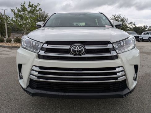 Used 2017 Toyota Highlander Limited image 3