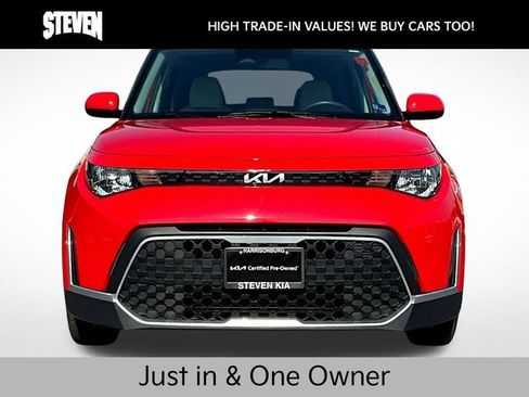 Used 2025 Kia Soul LX FWD image 2