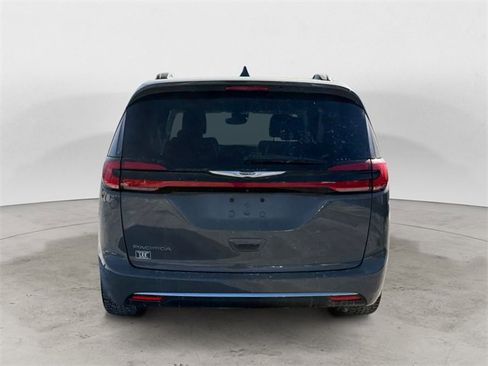 Used 2022 Chrysler Pacifica Touring-L image 4