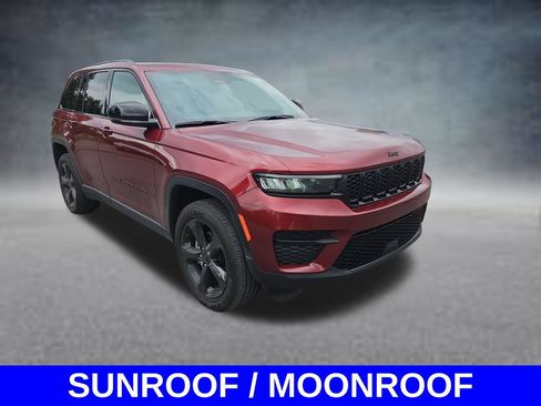 Used 2023 Jeep Grand Cherokee Altitude AWD/4WD image 3