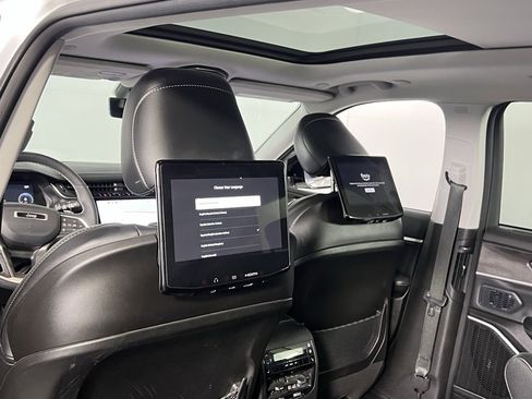 Used 2023 Jeep Grand Cherokee L Limited w/ Luxury Tech Group II image 21